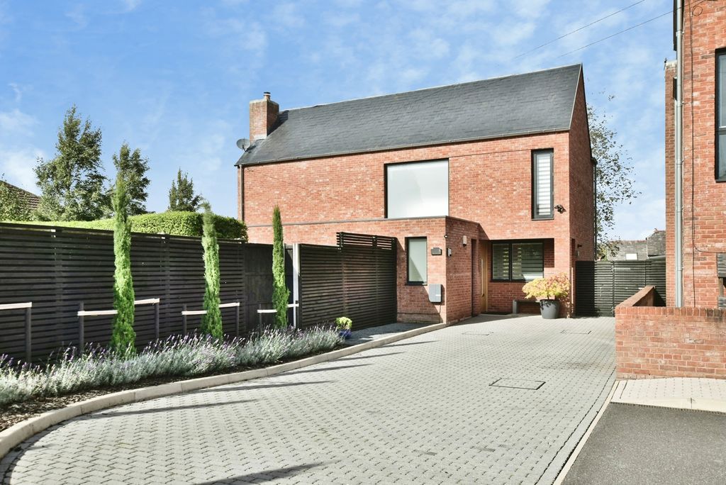 Property photo 1 of 32 Pbox-Img.Jpg
