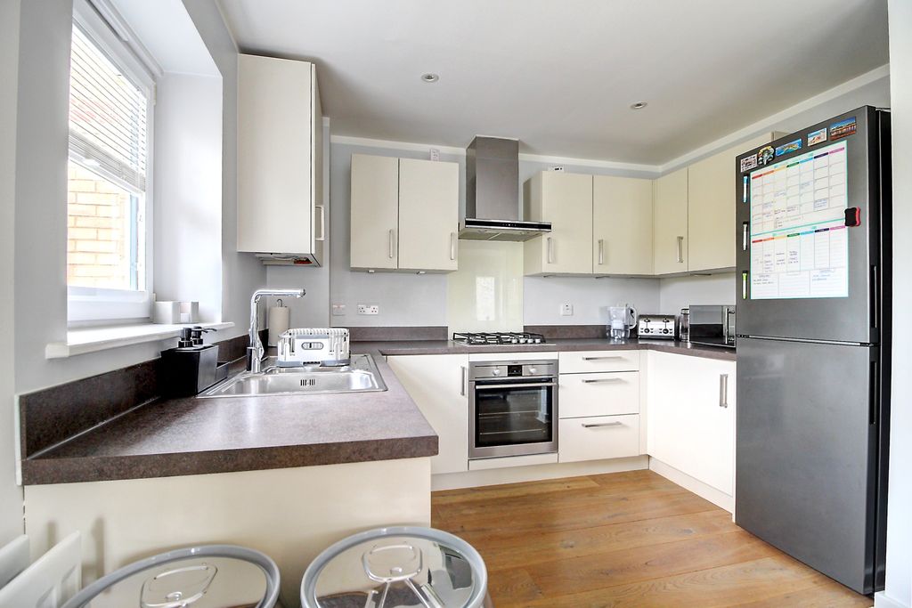 Property photo 3 of 16 Kitchen