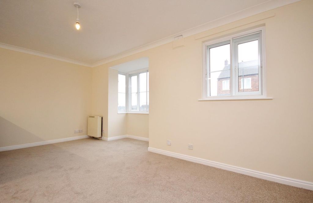 Property photo 3 of 8 Living Area_.Jpg