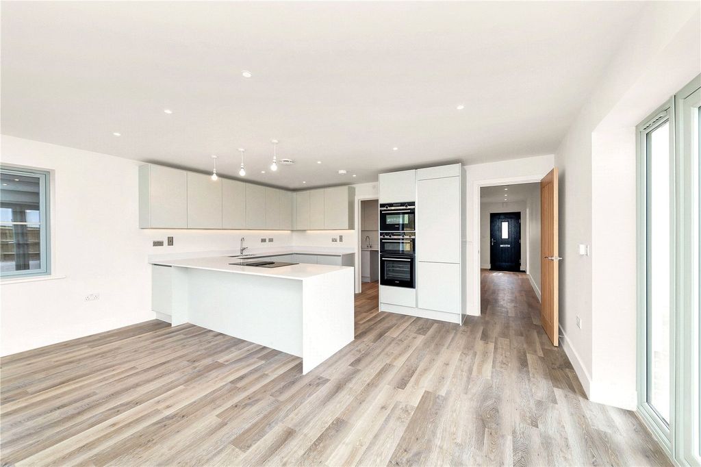 Property photo 2 of 19 Picture No. 02