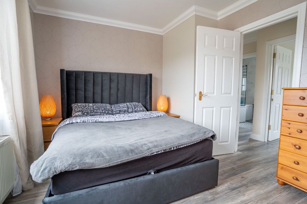 Property photo 2 of 28