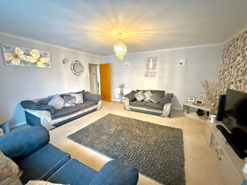 Property photo 3 of 20 Lounge