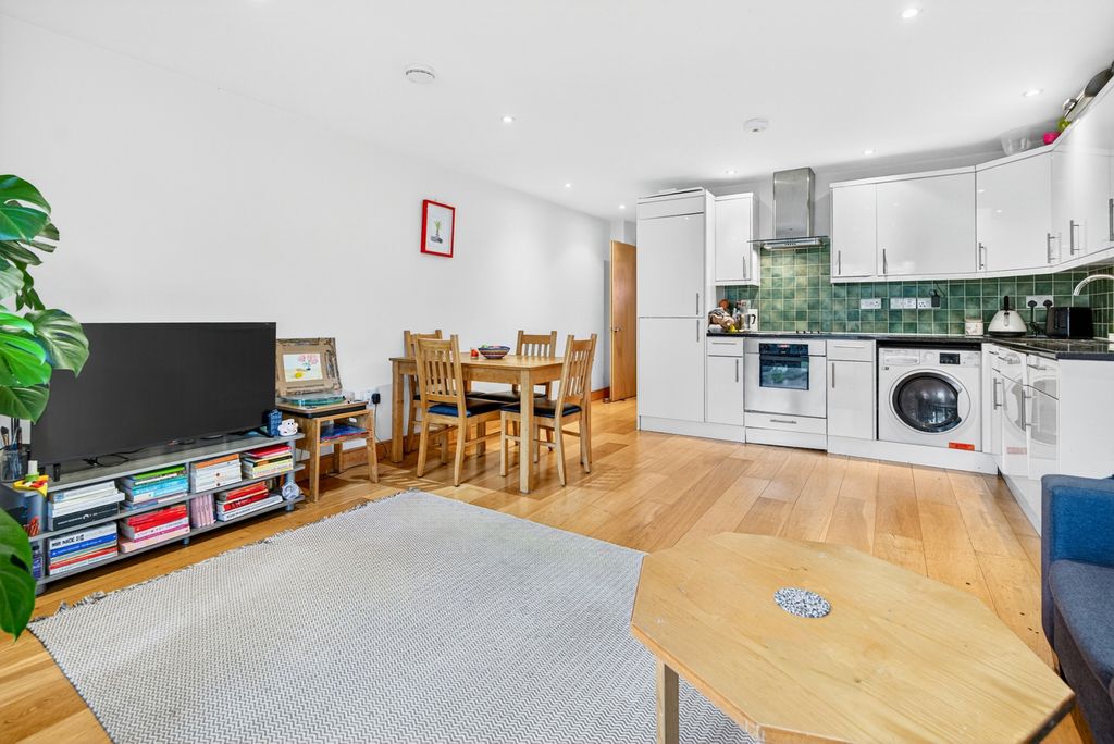Property photo 2 of 13 Picture No. 20