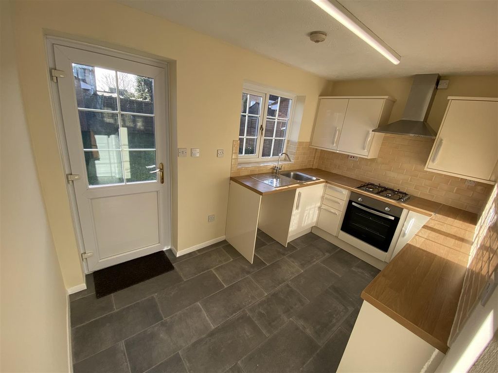 Property photo 2 of 10 Kitchen