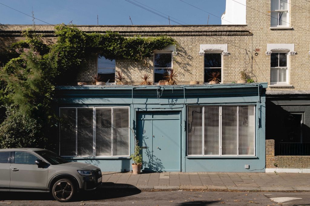 Property photo 2 of 27