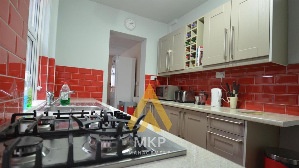 Property photo 2 of 13 8.Png