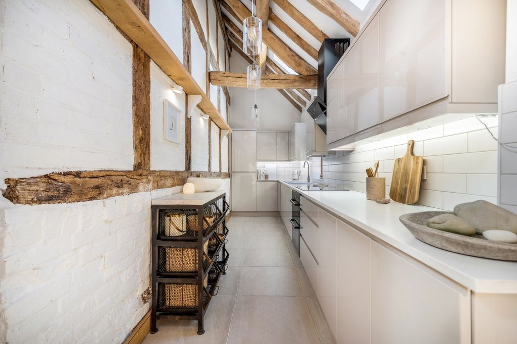 Property photo 3 of 19 Kitchen