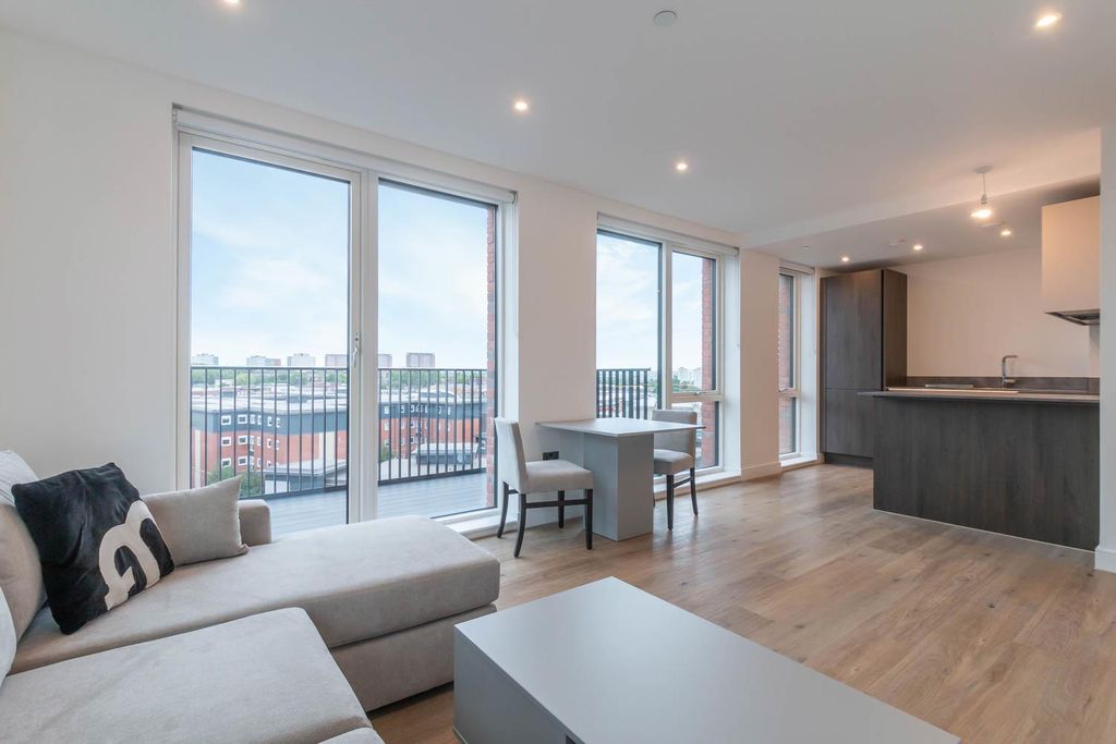 Property photo 2 of 23 Lounge/Dining Area