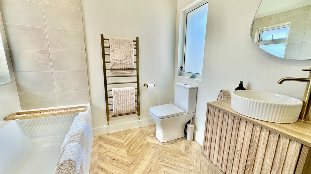 Property photo 3 of 34