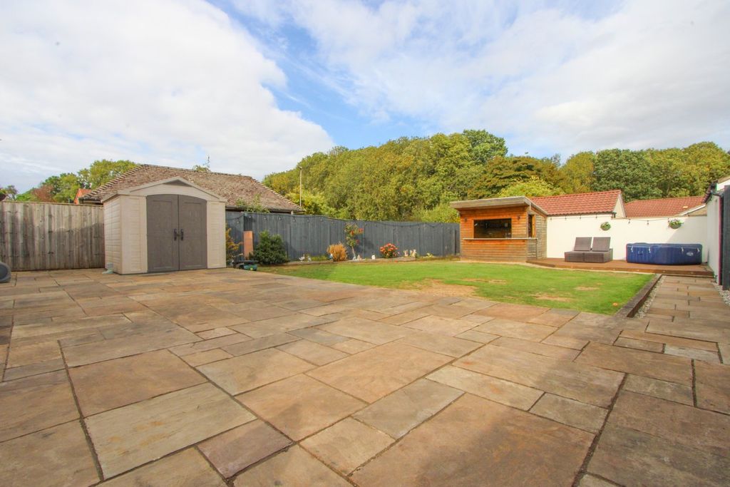 Property photo 3 of 28