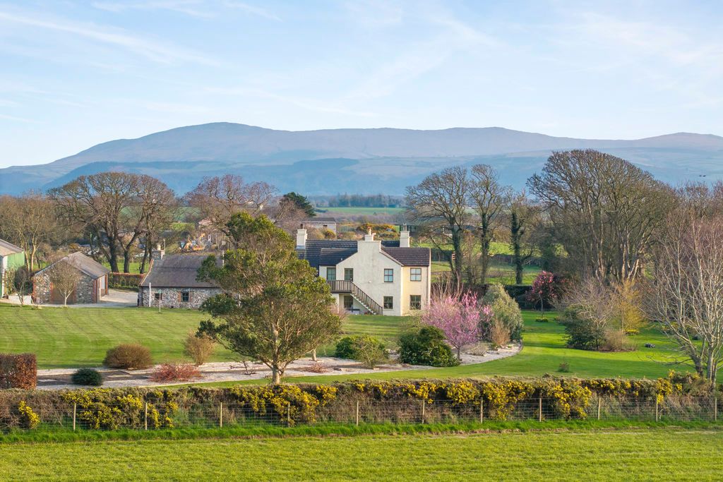Property photo 1 of 67 Ballachrink Farm