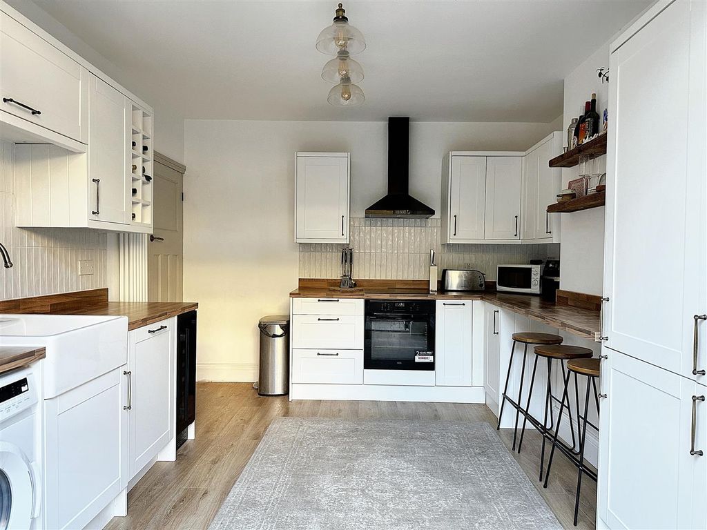 Property photo 2 of 17 Kitchen