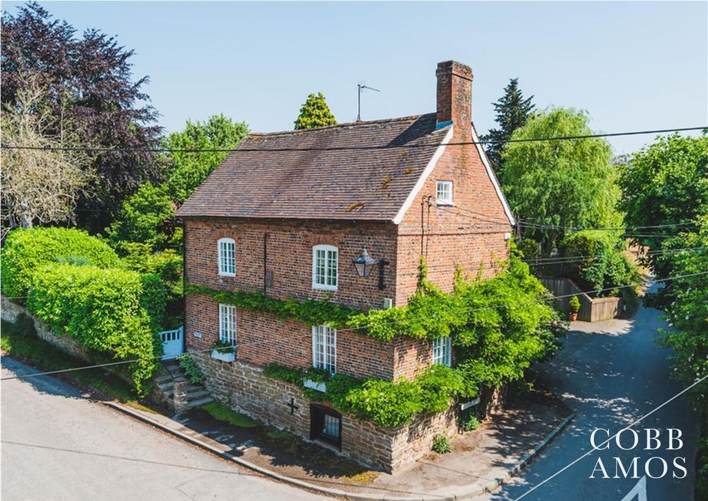 Property photo 1 of 36 Brick Corner House 03.Jpg