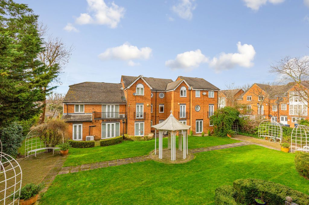 Property photo 1 of 32