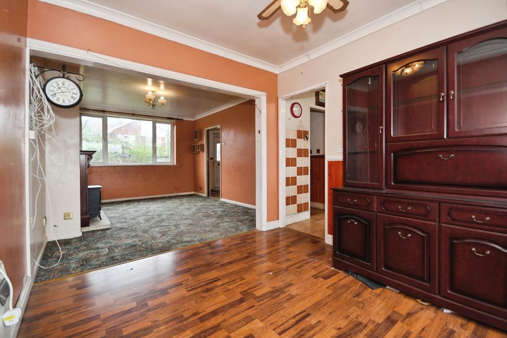 Property photo 2 of 17 Photo