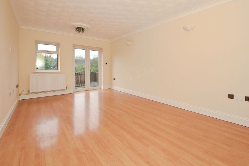 Property photo 2 of 17 Photo