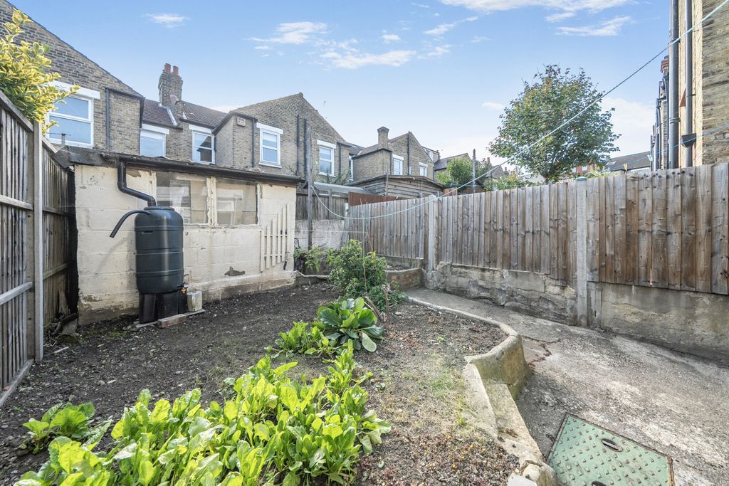 Property photo 3 of 11 Garden