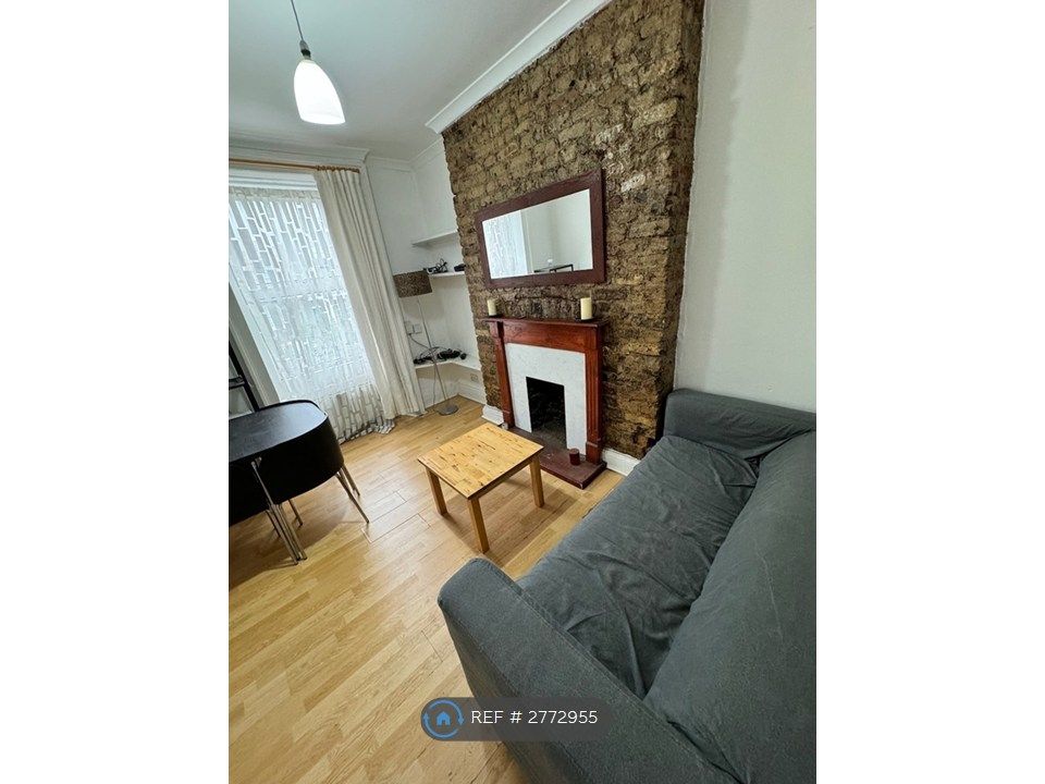 Property photo 1 of 19 Lounge