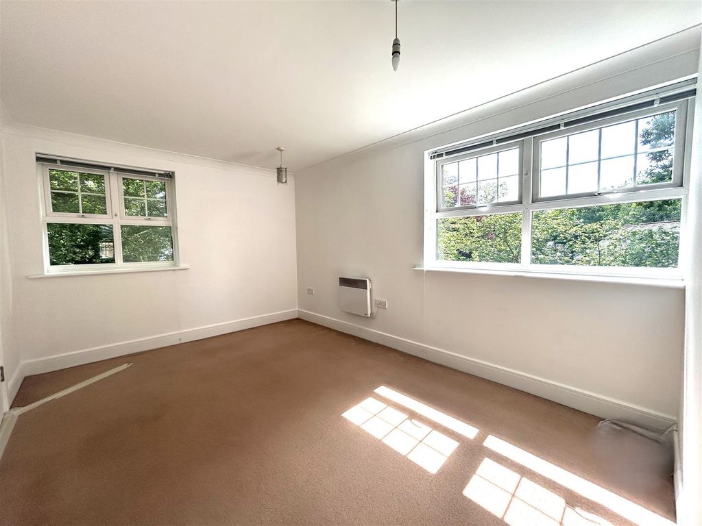 Property photo 2 of 11 Image