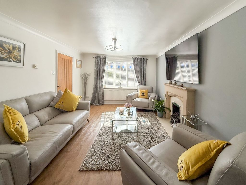 Property photo 2 of 12 Lounge