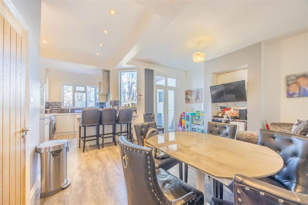 Property photo 2 of 21 Kitchen/Diner