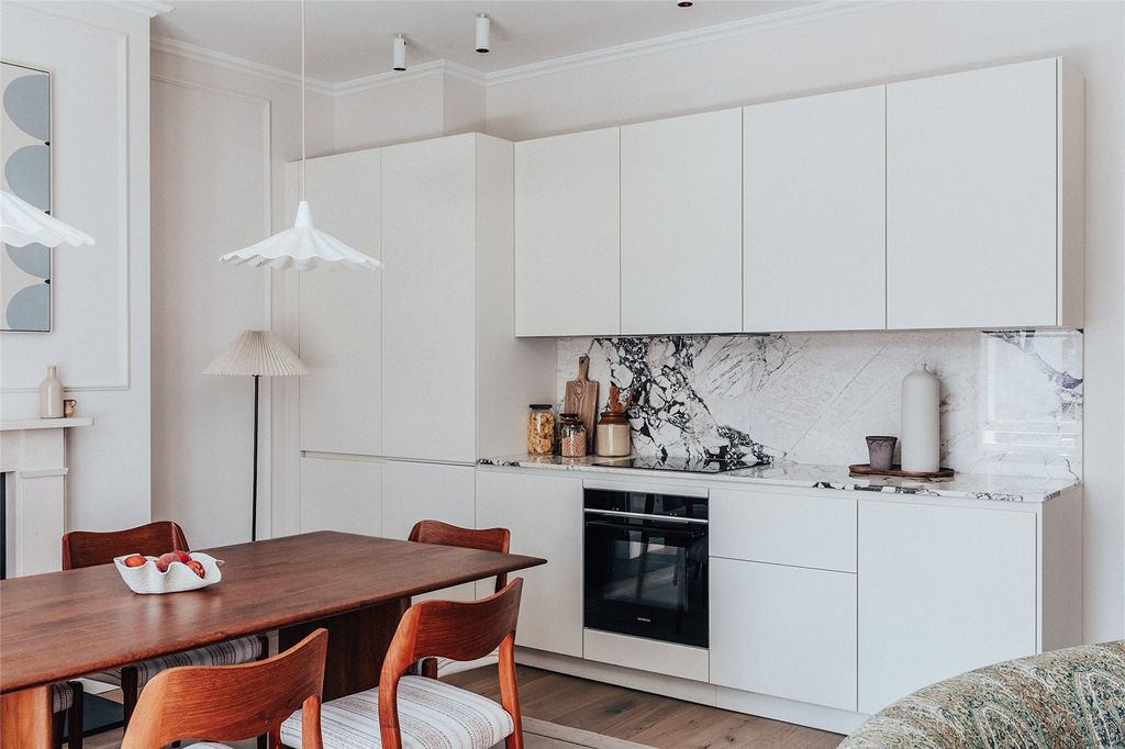 Property photo 2 of 14 Kitchen Dining Area