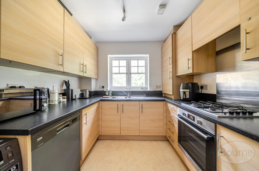 Property photo 2 of 16 c380E297-A94F-4Af...