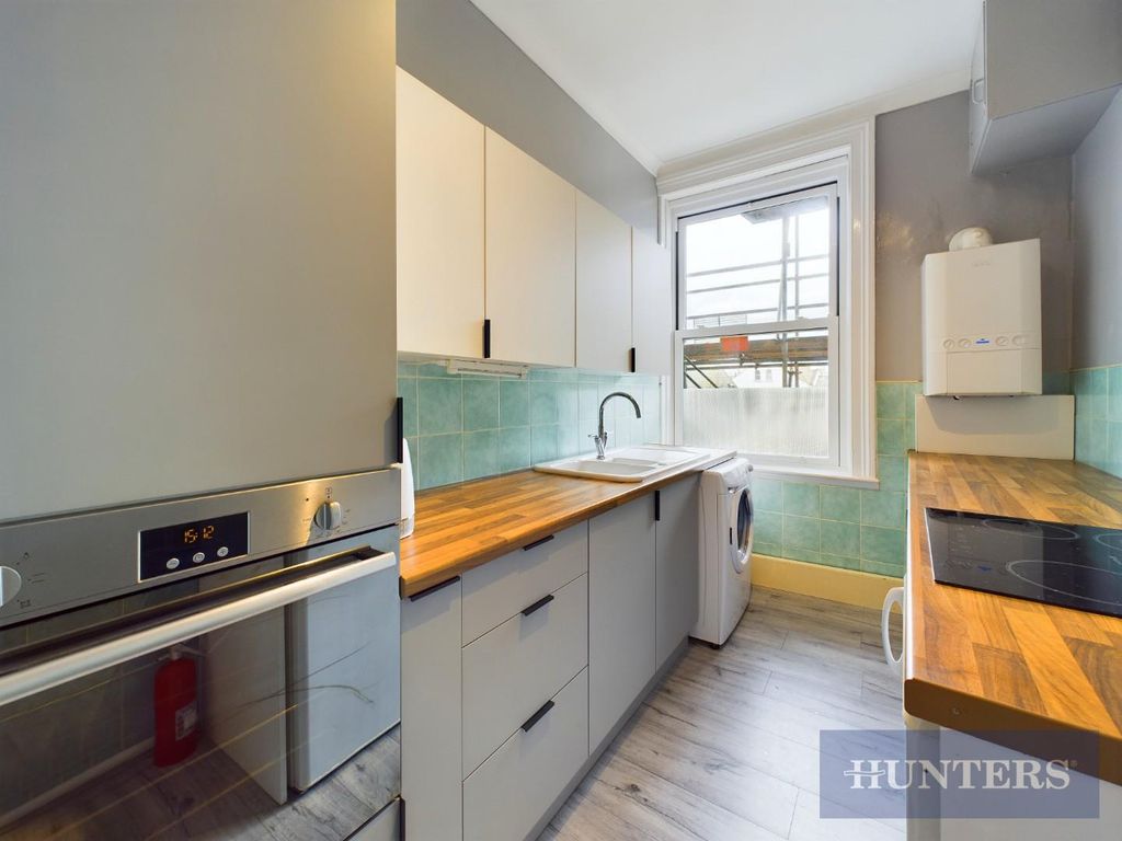 Property photo 2 of 10 Kitchen