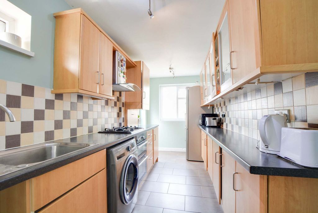 Property photo 3 of 18