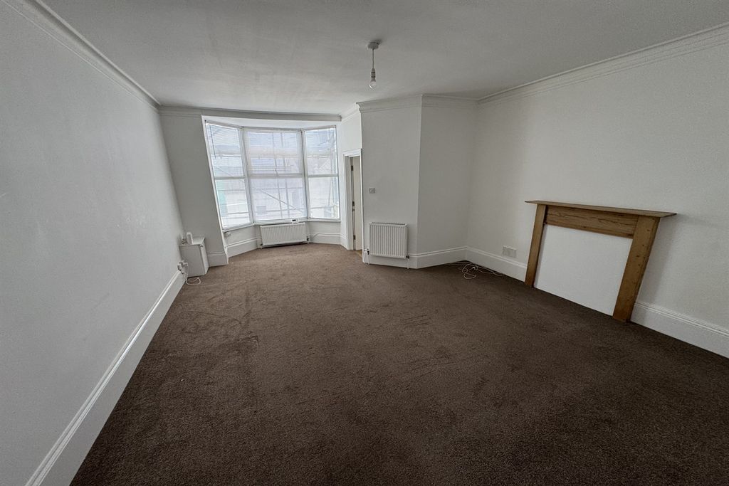 Property photo 2 of 4 Living Room