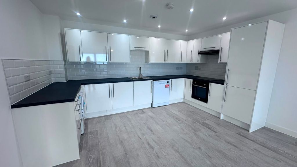 Property photo 3 of 8 Kitchen