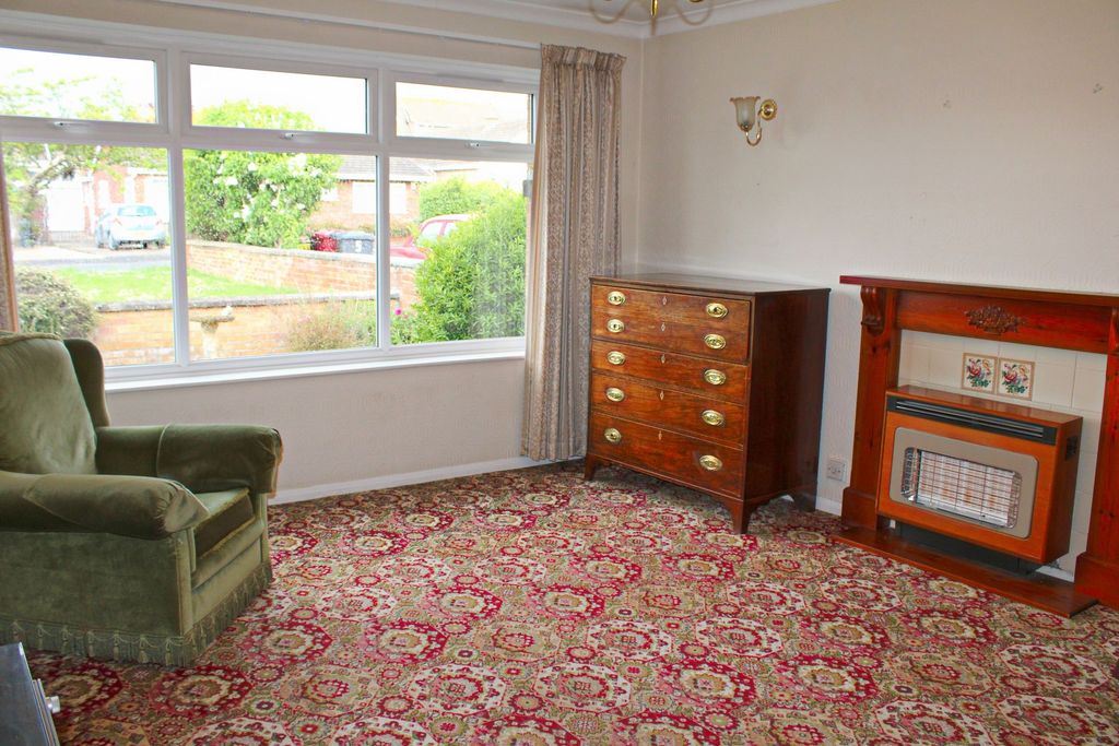 Property photo 2 of 12 Lounge