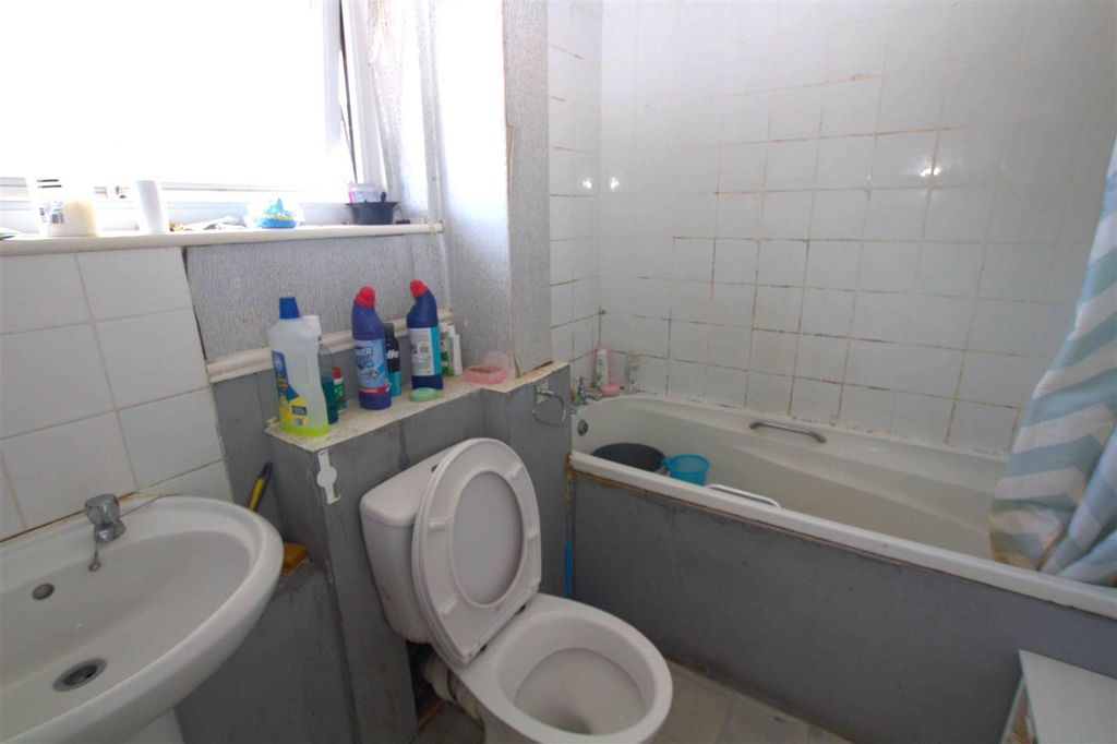 Property photo 2 of 9 Bathroom.Jpg