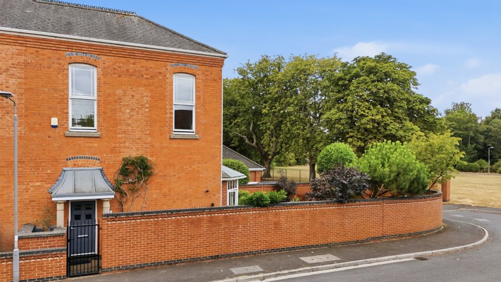Property photo 2 of 24 Picture No. 27