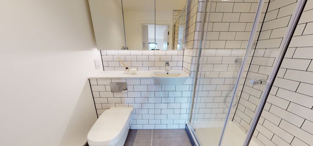 Property photo 3 of 11 Bathroom