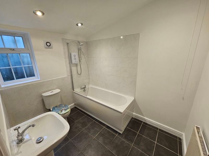 Property photo 3 of 8 Photo 5