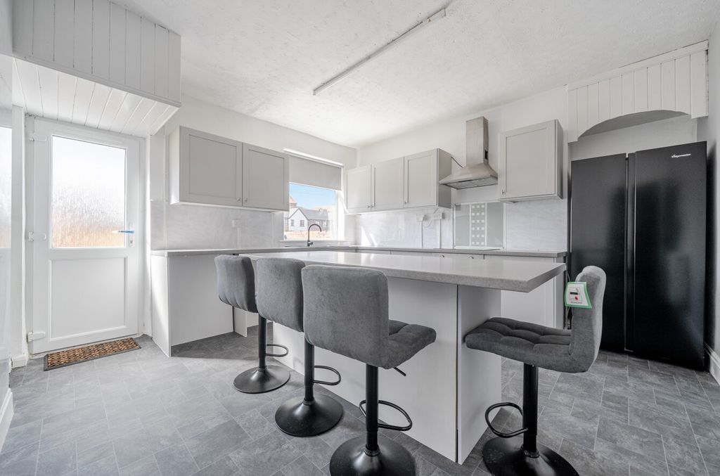 Property photo 2 of 20 1435958-4-69Cbcbd...
