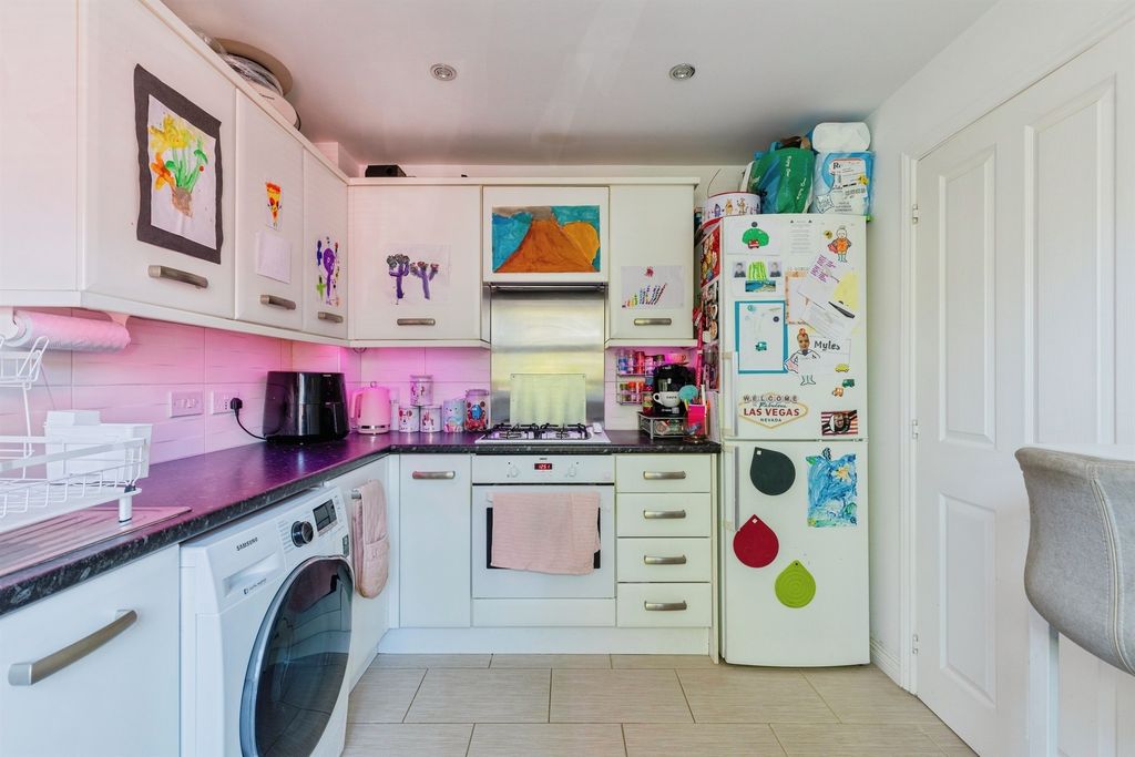 Property photo 2 of 11