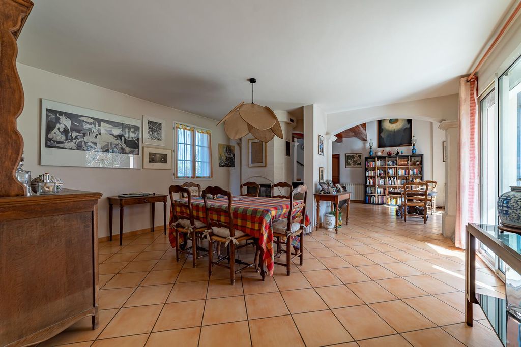 Property photo 2 of 17 Image