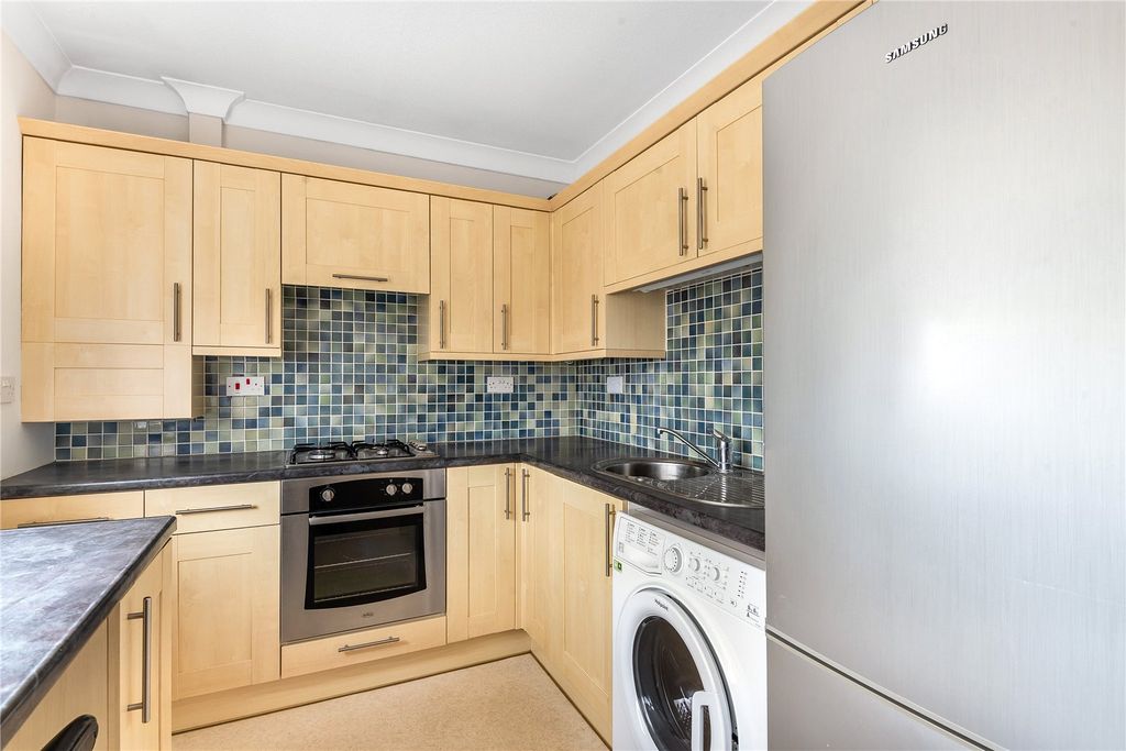 Property photo 3 of 8 Photo 7