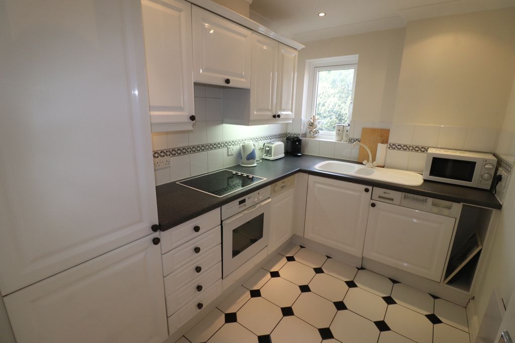 Property photo 3 of 8 Photo 04