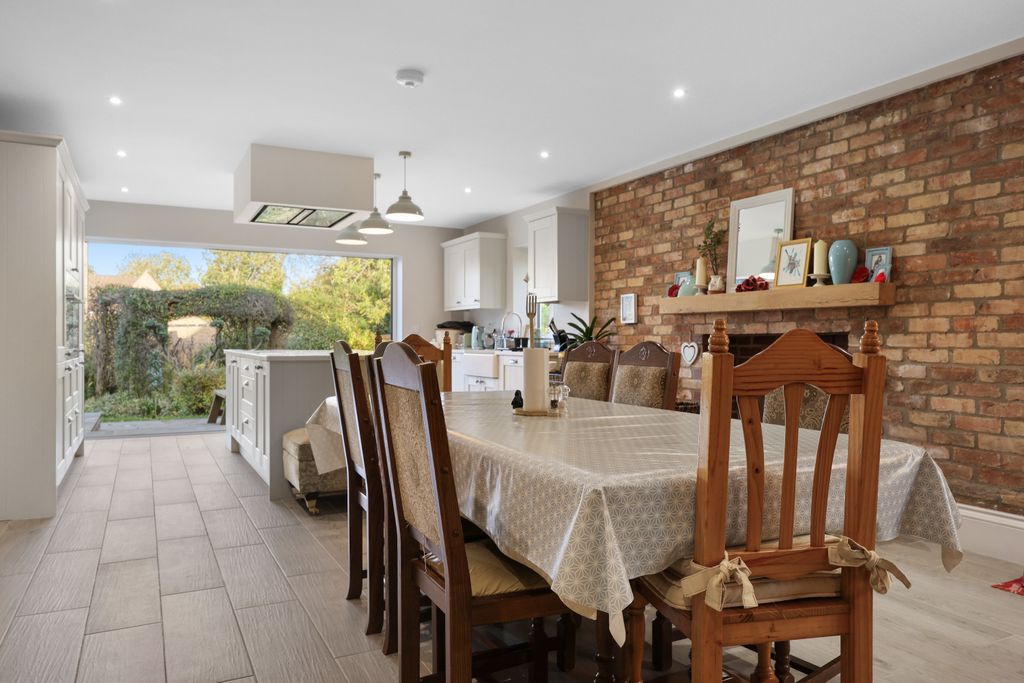 Property photo 3 of 32 Img2793