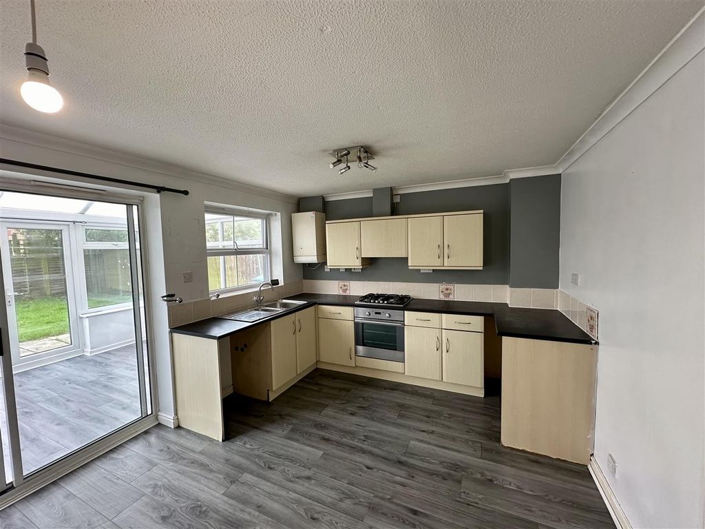 Property photo 3 of 11 Kitchen/Diner