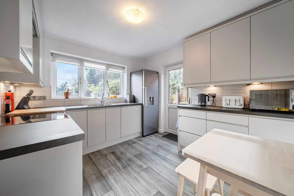 Property photo 3 of 20 Kitchen