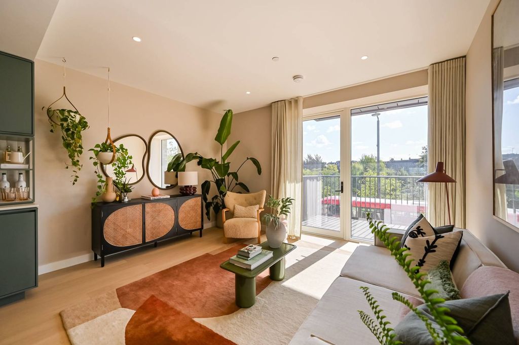 Property photo 1 of 37