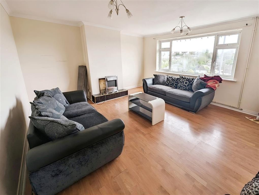 Property photo 2 of 11 Image