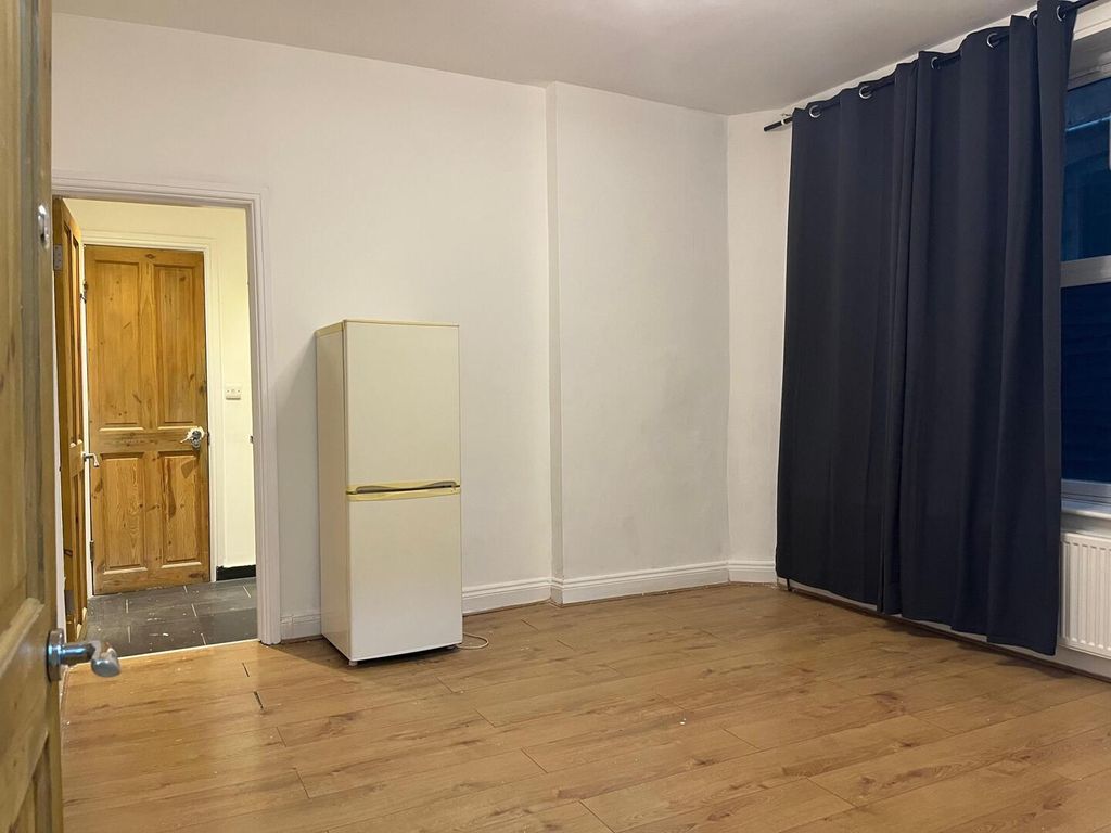 Property photo 3 of 18 Bedroom