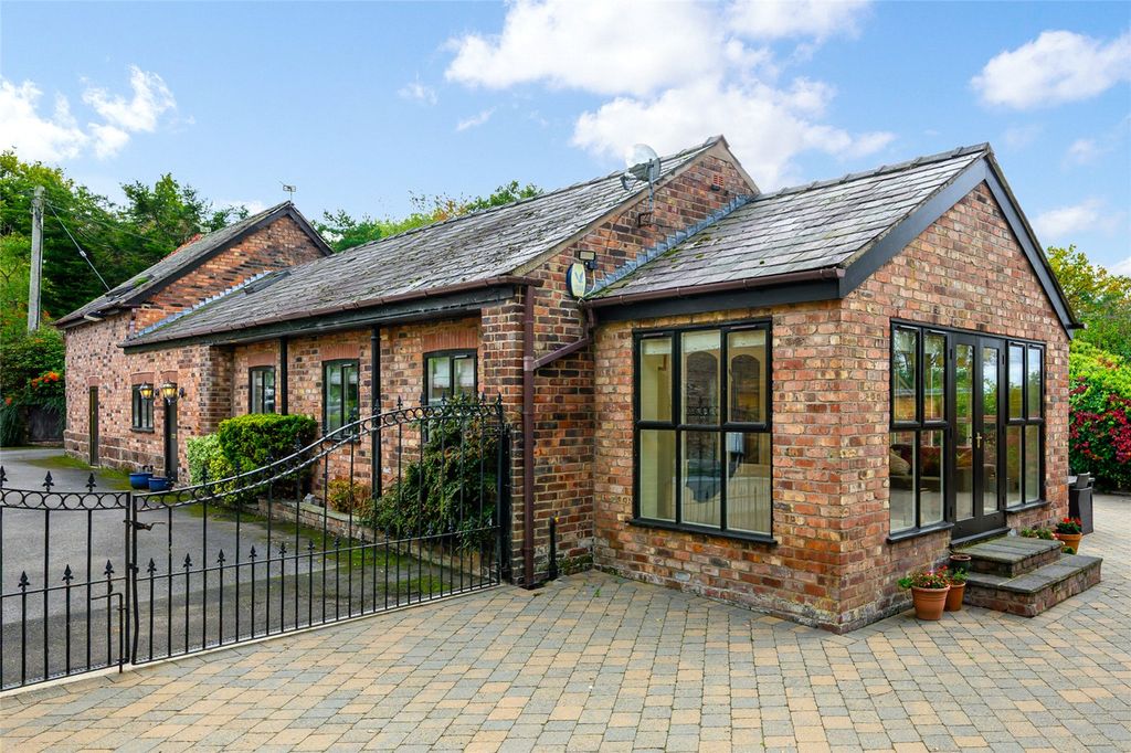 Property photo 2 of 18 Side