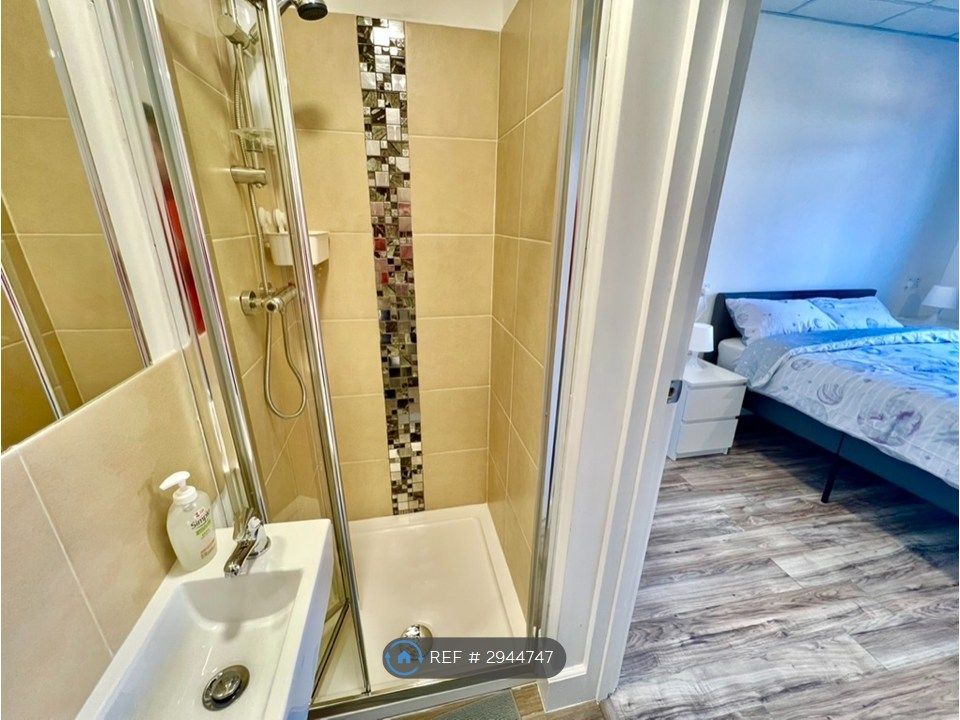 Property photo 2 of 35