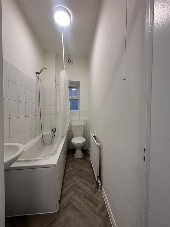 Property photo 1 of 6 Bathroom.Jpg